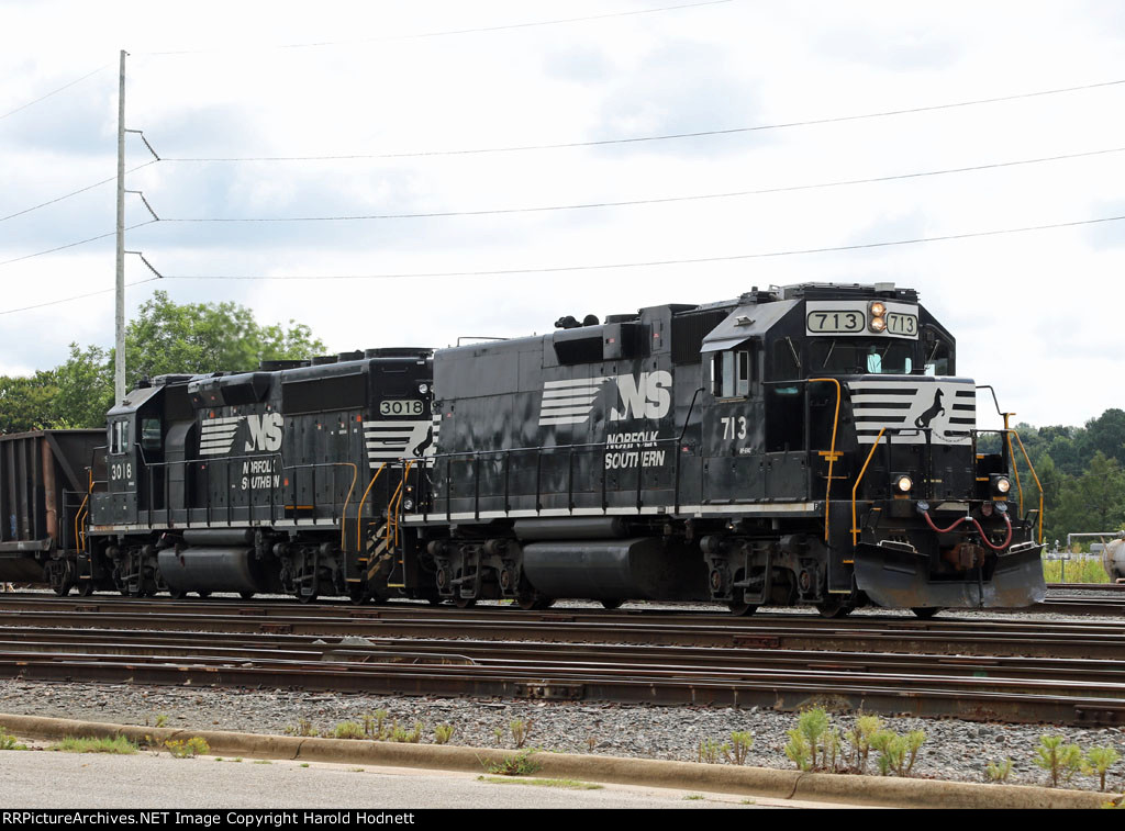 NS train P69 works Glenwood Yard